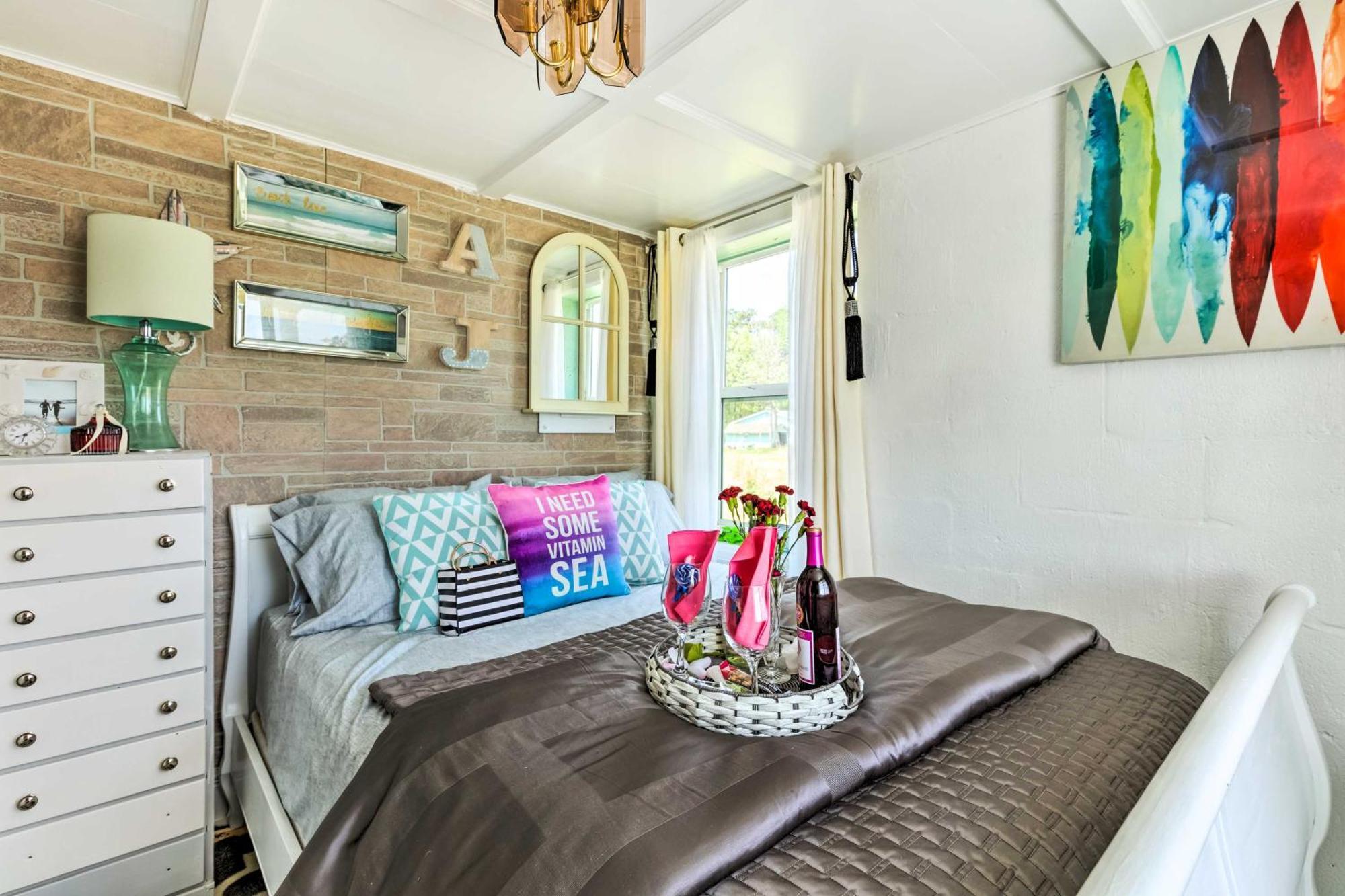 Oceanfront White Stone Cottage With Private Beach! Екстер'єр фото
