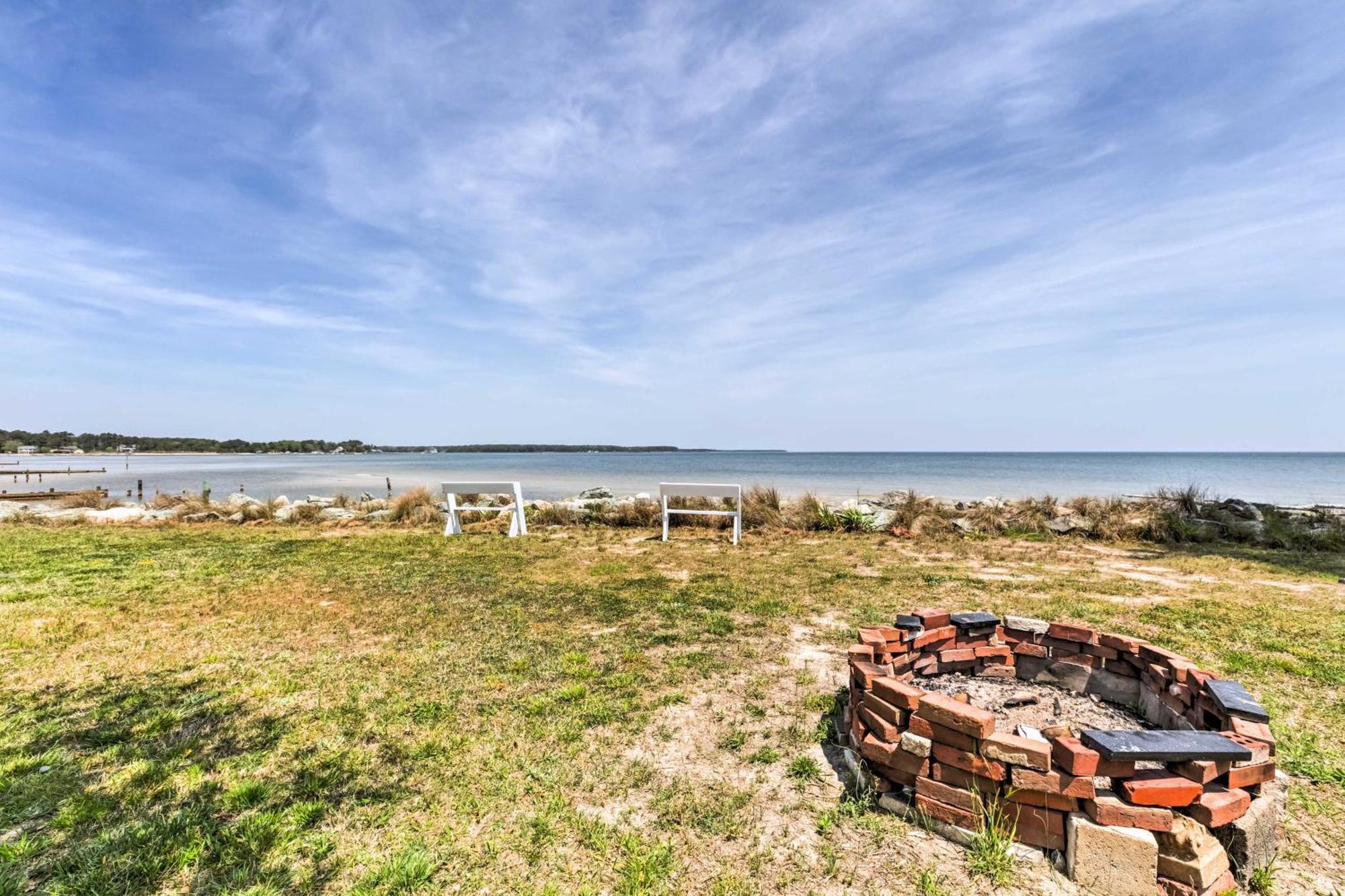 Oceanfront White Stone Cottage With Private Beach! Екстер'єр фото
