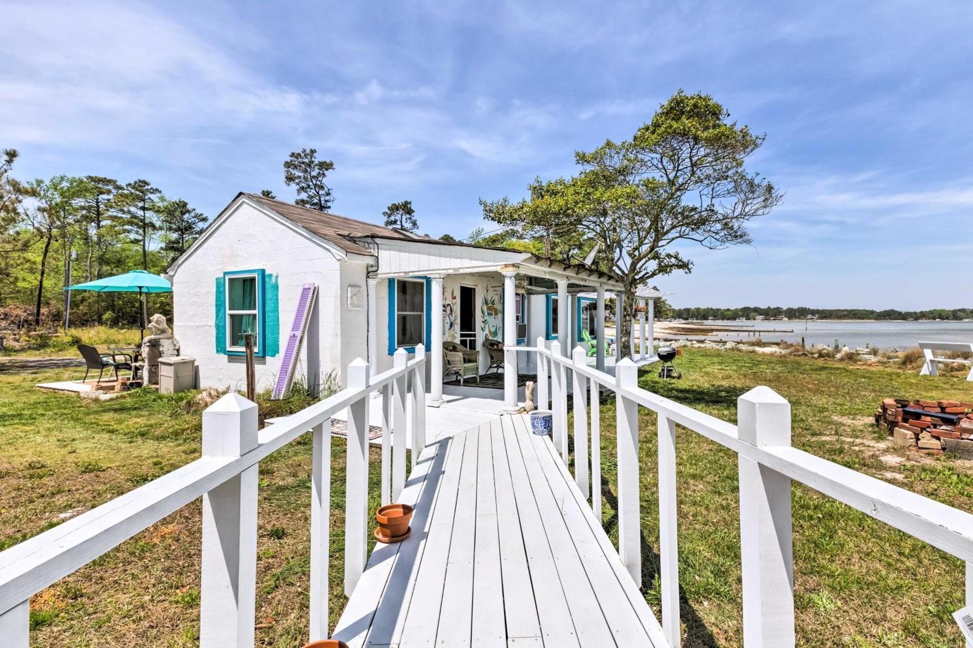 Oceanfront White Stone Cottage With Private Beach! Екстер'єр фото